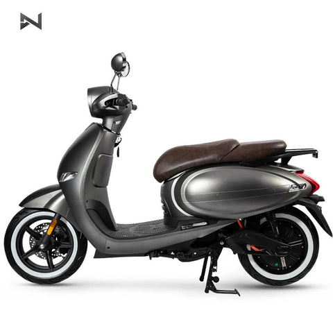 Scuterul Electric Performant N Moto cu Motor BOSCH, Autonomie Extinsă și Tehnologie de Ultimă Generație, Certificat COC și EEC, Pregătit pentru Înmatriculare VERDE