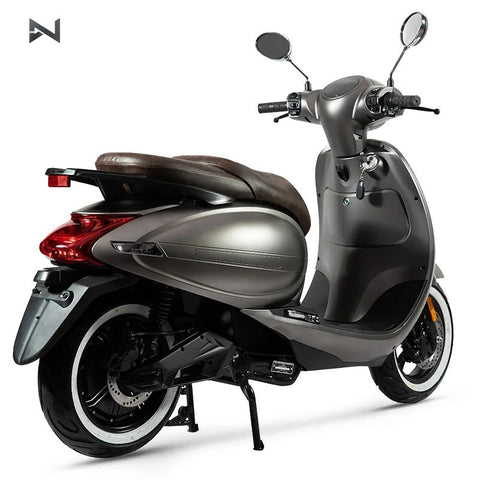 Scuterul Electric Performant N Moto cu Motor BOSCH, Autonomie Extinsă și Tehnologie de Ultimă Generație, Certificat COC și EEC, Pregătit pentru Înmatriculare