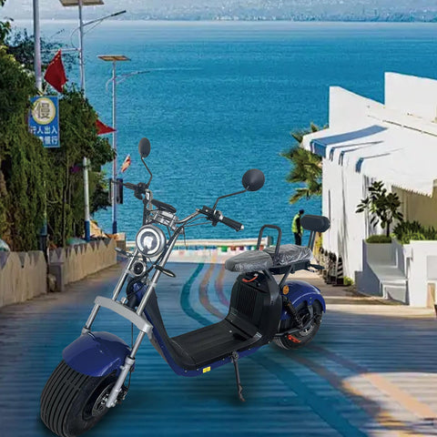 Scuter Electric 2 Persoane, Viteză Limitată 25 km/h – Fără Permis, Viteza maxima 45 km/h, Autonomie 45 km, Motor 1500W, Baterie 20Ah, Suspensie Hidraulică, COC Inclus